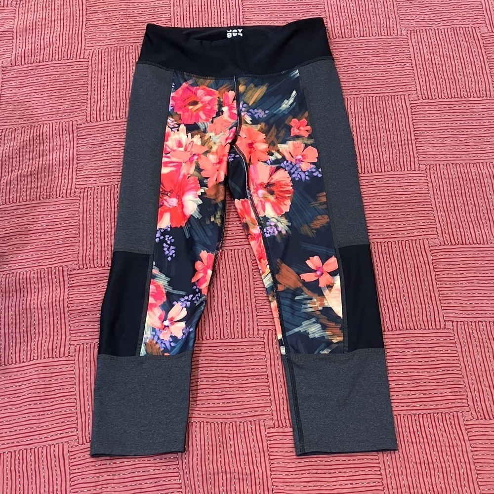 Women’s size small exercise capri leggings Joy Lab
